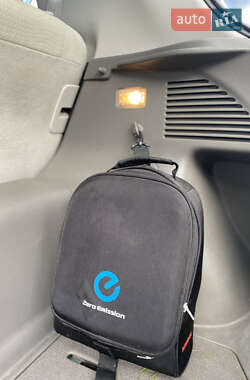 Хетчбек Nissan Leaf 2012 в 
