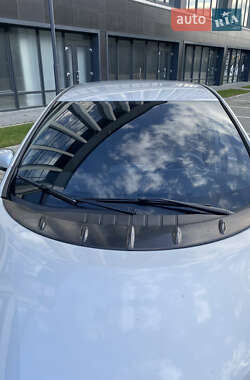 Хетчбек Nissan Leaf 2012 в 