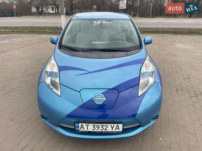 Хетчбек Nissan Leaf 2011 в Бурштині