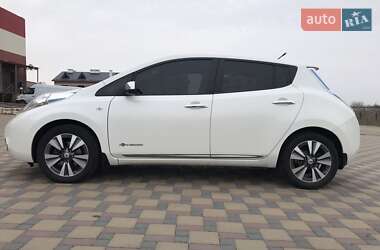 Хэтчбек Nissan Leaf 2013 в 