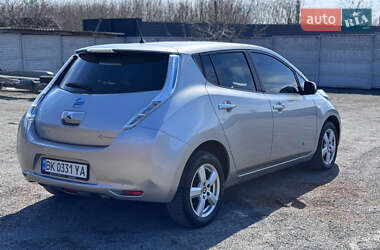 Хэтчбек Nissan Leaf 2013 в 