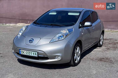 Хэтчбек Nissan Leaf 2013 в 