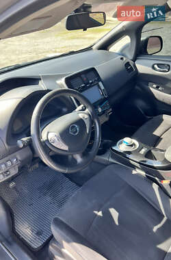 Хэтчбек Nissan Leaf 2013 в 