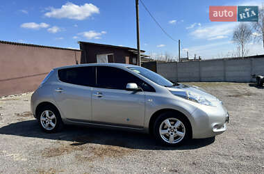 Хэтчбек Nissan Leaf 2013 в 