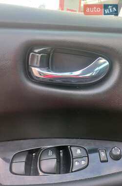 Хэтчбек Nissan Leaf 2016 в 