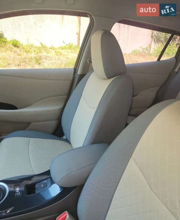 Хэтчбек Nissan Leaf 2012 в Днепре