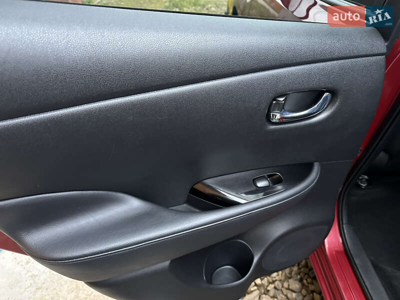 Хэтчбек Nissan Leaf 2016 в Стрые