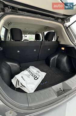 Хэтчбек Nissan Leaf 2014 в 