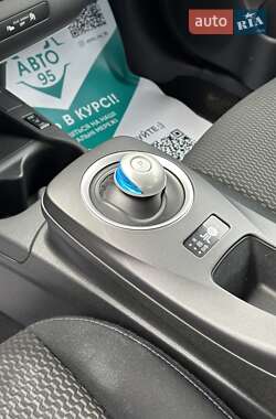 Хэтчбек Nissan Leaf 2014 в 