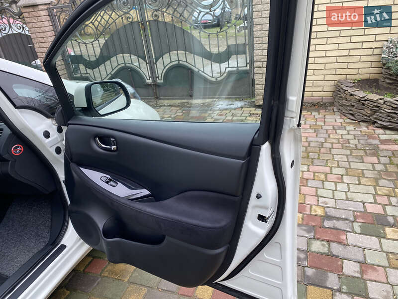 Хэтчбек Nissan Leaf 2014 в Черновцах
