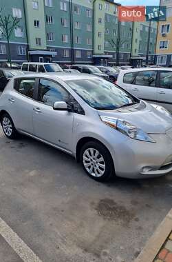 Хетчбек Nissan Leaf 2013 в 
