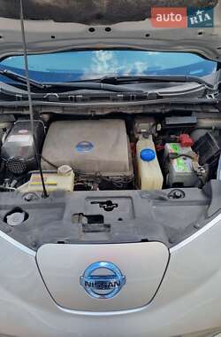 Хетчбек Nissan Leaf 2013 в 