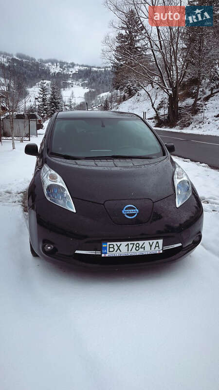 Хэтчбек Nissan Leaf 2013 в Косове