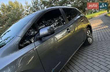 Хетчбек Nissan Leaf 2014 в 