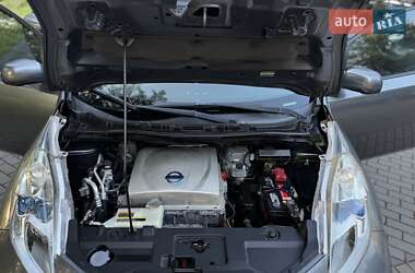 Хетчбек Nissan Leaf 2014 в 