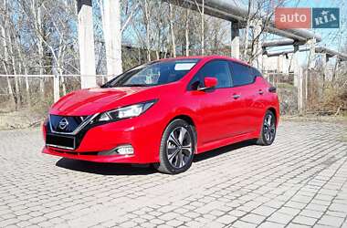 Хэтчбек Nissan Leaf 2021 в 