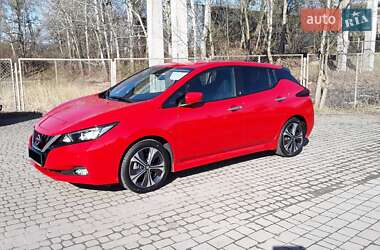 Хэтчбек Nissan Leaf 2021 в 