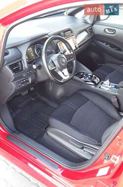 Хэтчбек Nissan Leaf 2021 в 