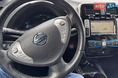 Хэтчбек Nissan Leaf 2016 в 