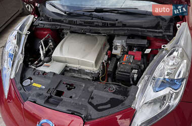 Хэтчбек Nissan Leaf 2016 в 