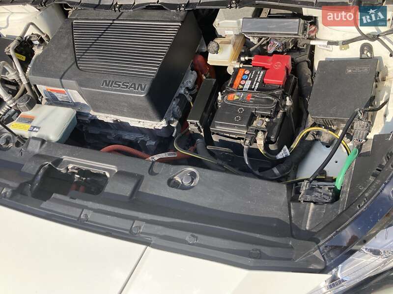 Хетчбек Nissan Leaf 2019 в Дніпрі