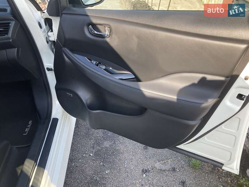 Хетчбек Nissan Leaf 2019 в Дніпрі