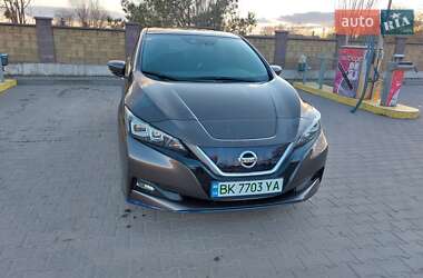 Хэтчбек Nissan Leaf 2019 в 