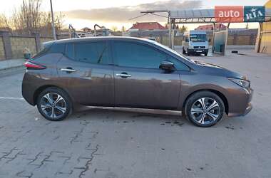 Хэтчбек Nissan Leaf 2019 в 
