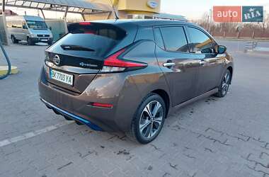 Хэтчбек Nissan Leaf 2019 в 