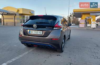 Хэтчбек Nissan Leaf 2019 в 