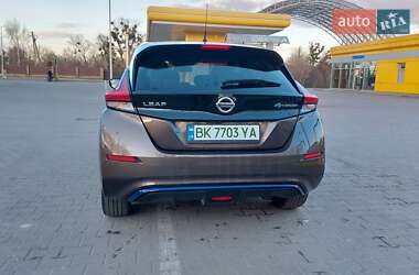 Хэтчбек Nissan Leaf 2019 в 