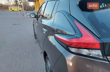 Хэтчбек Nissan Leaf 2019 в 