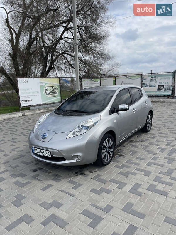 Хэтчбек Nissan Leaf 2014 в 