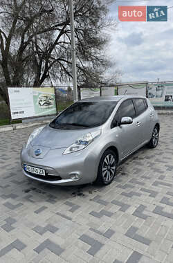 Хэтчбек Nissan Leaf 2014 в 