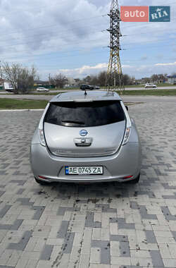 Хэтчбек Nissan Leaf 2014 в 