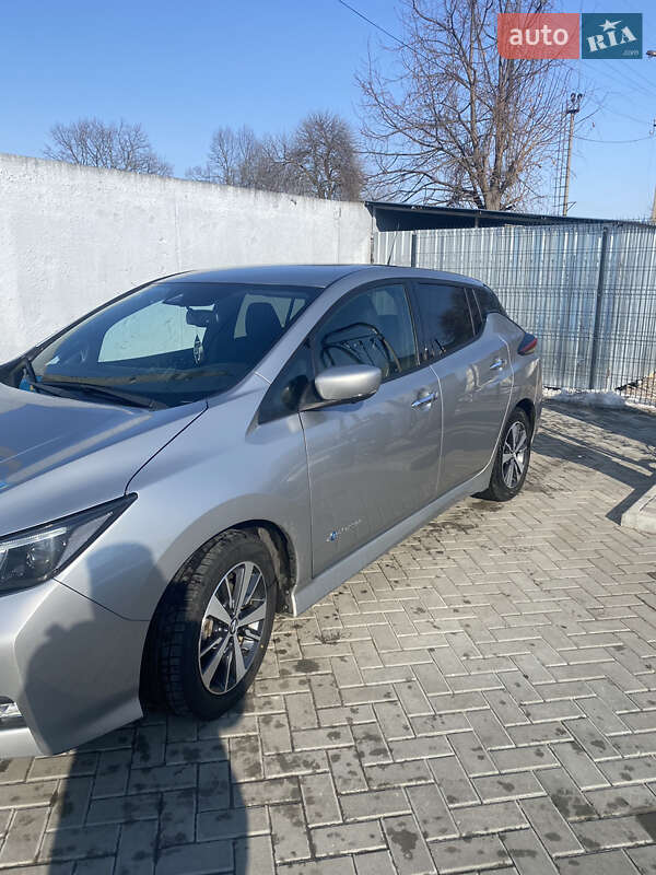 Хэтчбек Nissan Leaf 2018 в Днепре