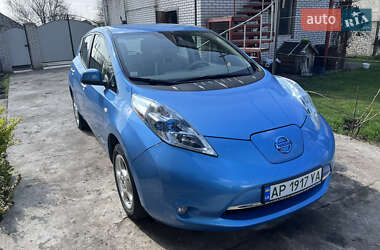 Хэтчбек Nissan Leaf 2012 в 
