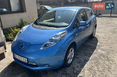 Хэтчбек Nissan Leaf 2012 в 