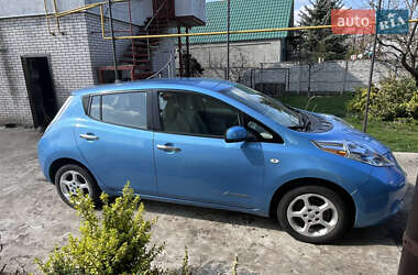 Хэтчбек Nissan Leaf 2012 в 