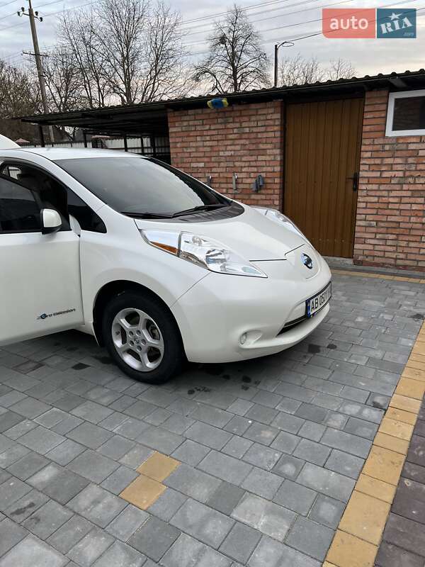 Хетчбек Nissan Leaf 2013 в Літині