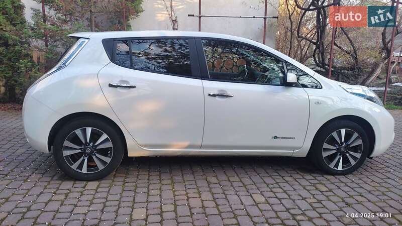 Хэтчбек Nissan Leaf 2016 в Ивано-Франковске