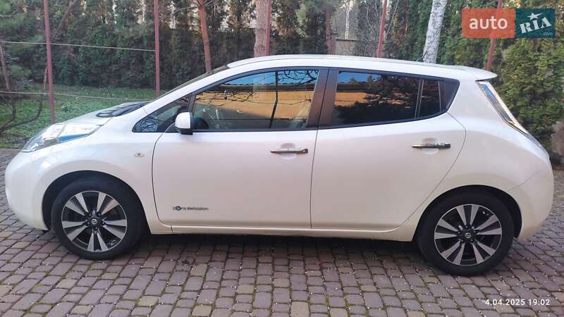 Хэтчбек Nissan Leaf 2016 в Ивано-Франковске