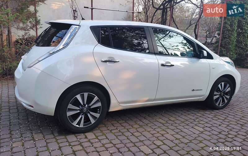 Хэтчбек Nissan Leaf 2016 в Ивано-Франковске