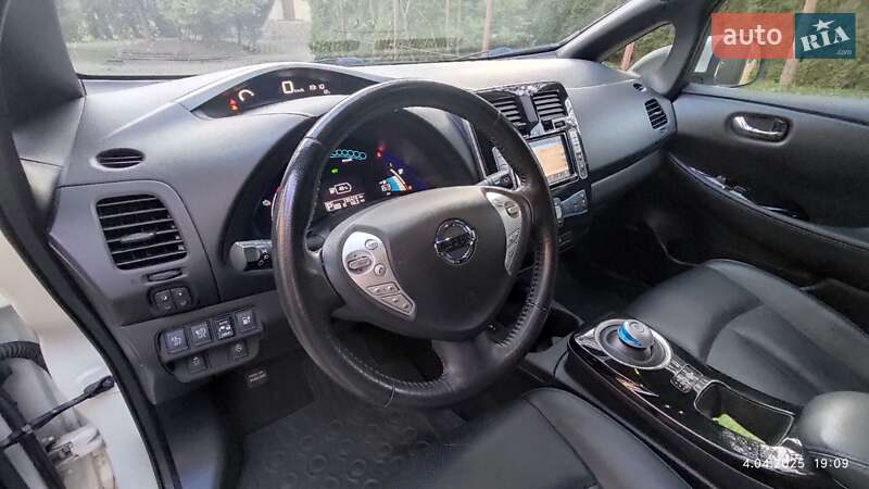 Хэтчбек Nissan Leaf 2016 в Ивано-Франковске