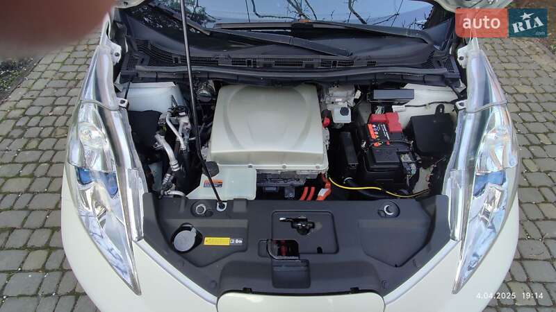 Хэтчбек Nissan Leaf 2016 в Ивано-Франковске