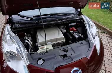 Хэтчбек Nissan Leaf 2016 в 