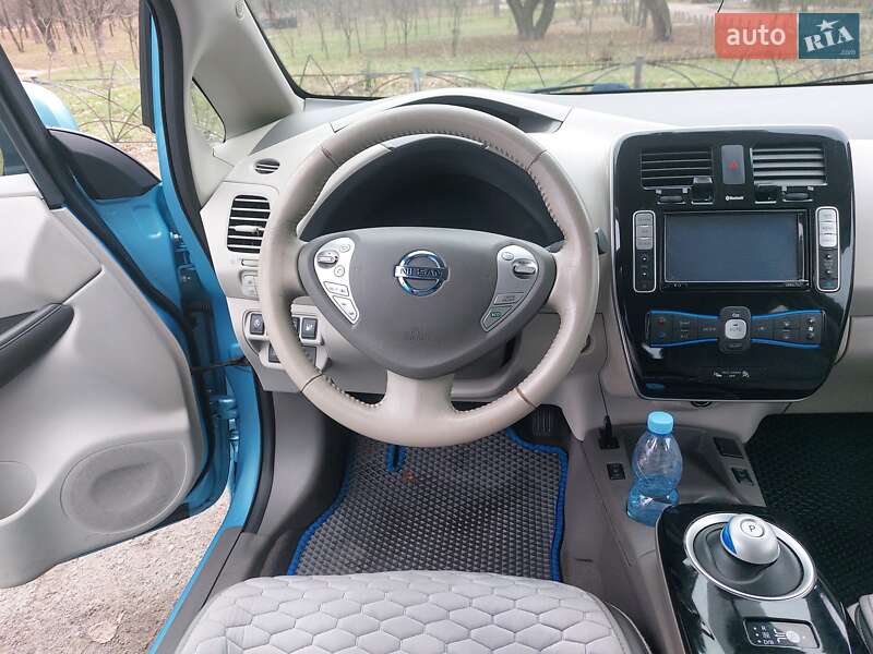 Хетчбек Nissan Leaf 2015 в Києві