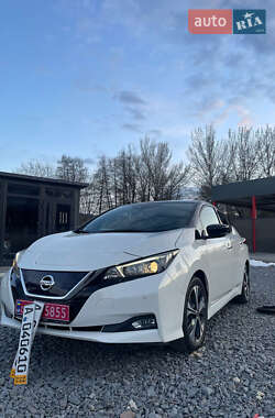Хэтчбек Nissan Leaf 2021 в 