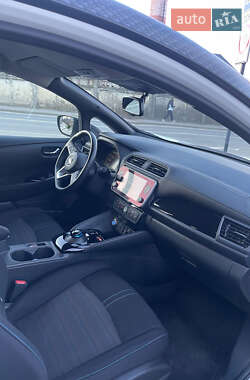 Хэтчбек Nissan Leaf 2021 в 