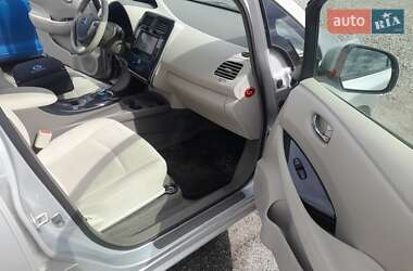 Хэтчбек Nissan Leaf 2012 в 